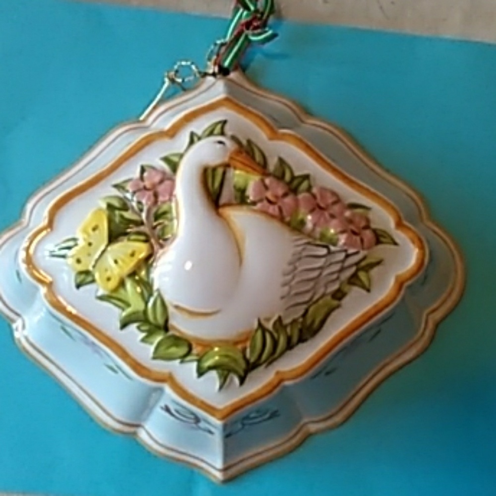 Vintage Franklin Mint Swan Mold